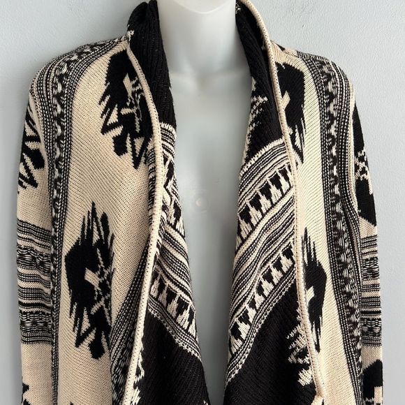Black and Cream Patterned Women's Sweater - Picture 3 of 13